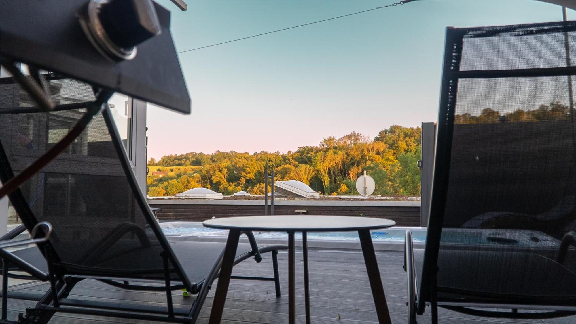 Villafine - Privat, Uneinsehbar! Vaihingen an der Enz Exteriör bild